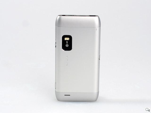  隨身商務智慧小PC─NOKIA E7