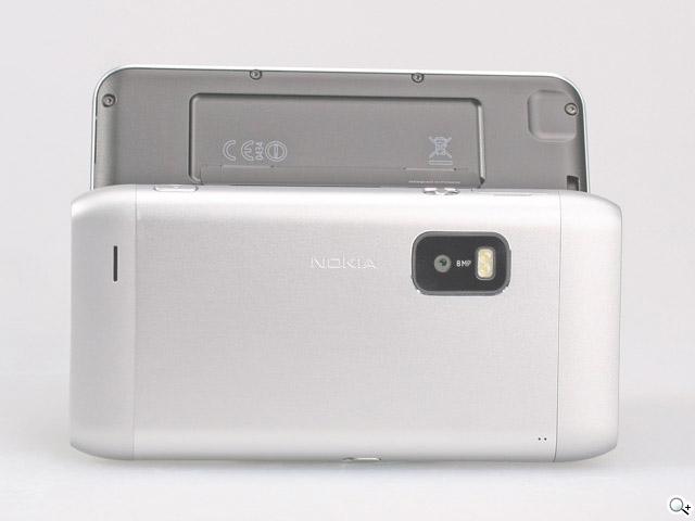  隨身商務智慧小PC─NOKIA E7