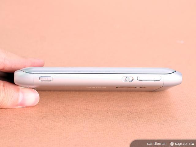  隨身商務智慧小PC─NOKIA E7