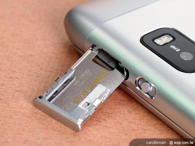  隨身商務智慧小PC─NOKIA E7