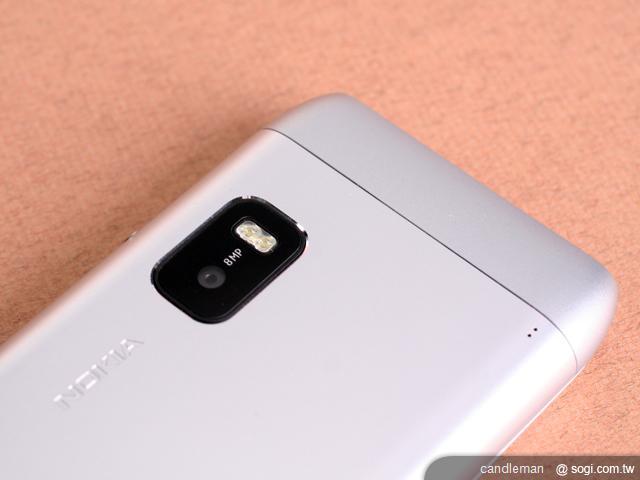  隨身商務智慧小PC─NOKIA E7