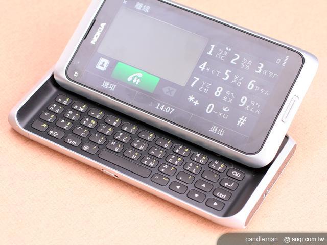  隨身商務智慧小PC─NOKIA E7