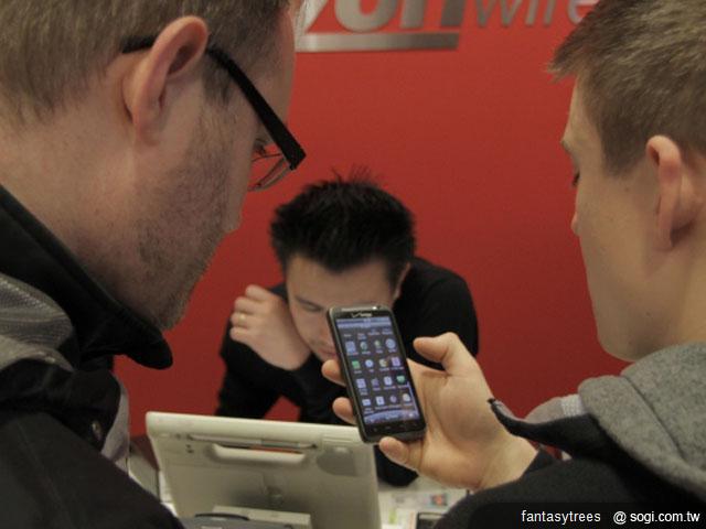 全球首款4G手機HTC ThunderBolt在美開賣