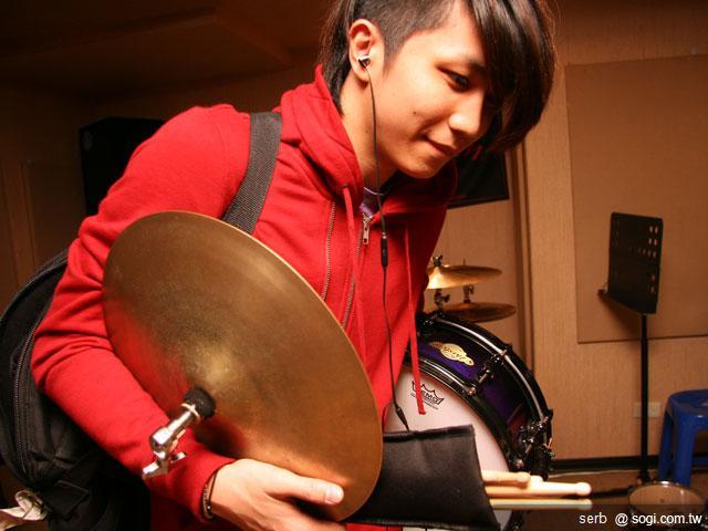 Ultimate Ears 400vi耳機 實現你的搖滾夢 Ultimate Ears 400vi耳機 實現你的搖滾夢