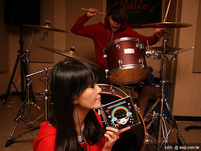 Ultimate Ears 400vi耳機 實現你的搖滾夢 Ultimate Ears 400vi耳機 實現你的搖滾夢