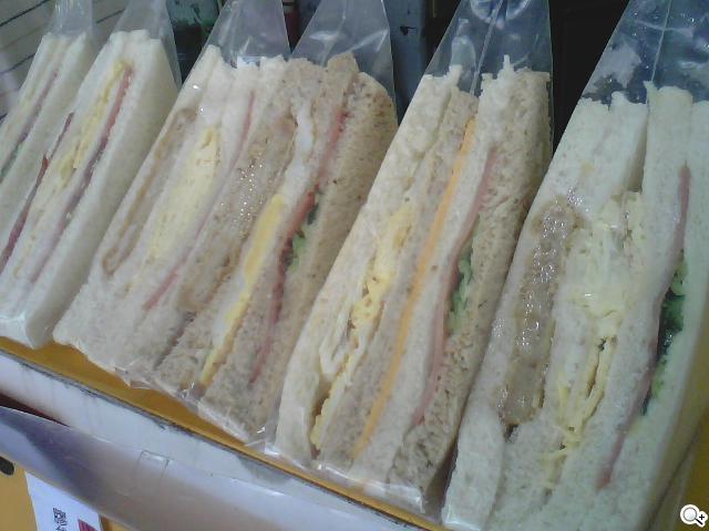 MOTO EX211低調獨特 炫彩登場 MOTO EX211低調獨特 炫彩登場