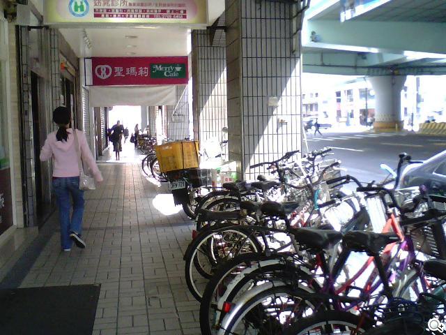 MOTO EX211低調獨特 炫彩登場 MOTO EX211低調獨特 炫彩登場