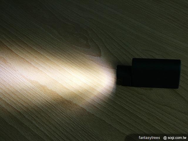 CHENNOR CHP-56行動電源 擁有多種接頭 CHENNOR CHP-56行動電源 擁有多種接頭