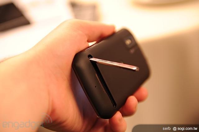 摩托羅拉發表MOTO Photon 4G&TRIUMPH 摩托羅拉發表MOTO Photon 4G&TRIUMPH