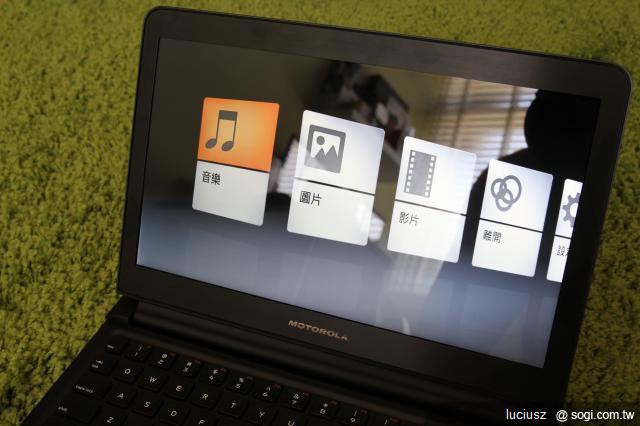 MOTO ATRIX手機變筆電 創造無限樂趣 MOTO ATRIX手機變筆電 創造無限樂趣