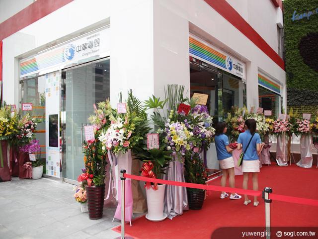 電信三雄威秀旗艦店開張 多款新機曝光
