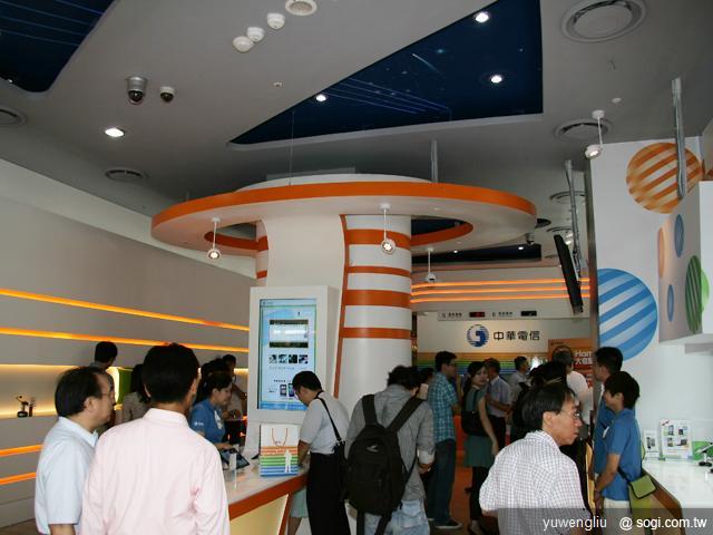 電信三雄威秀旗艦店開張 多款新機曝光