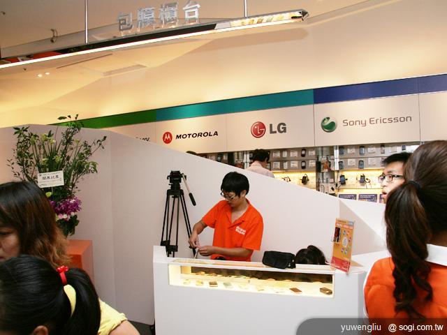 電信三雄威秀旗艦店開張 多款新機曝光
