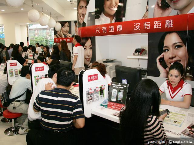 電信三雄威秀旗艦店開張 多款新機曝光