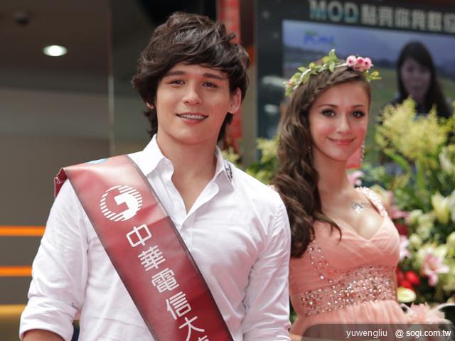 電信三雄威秀旗艦店開張 多款新機曝光