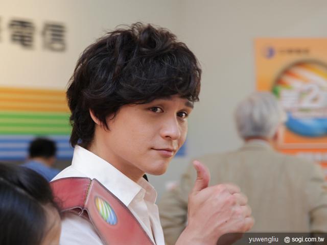 電信三雄威秀旗艦店開張 多款新機曝光