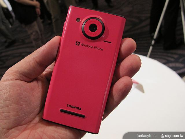 強!首款芒果機TOSHIBA IS12T現身 強!首款芒果機TOSHIBA IS12T現身