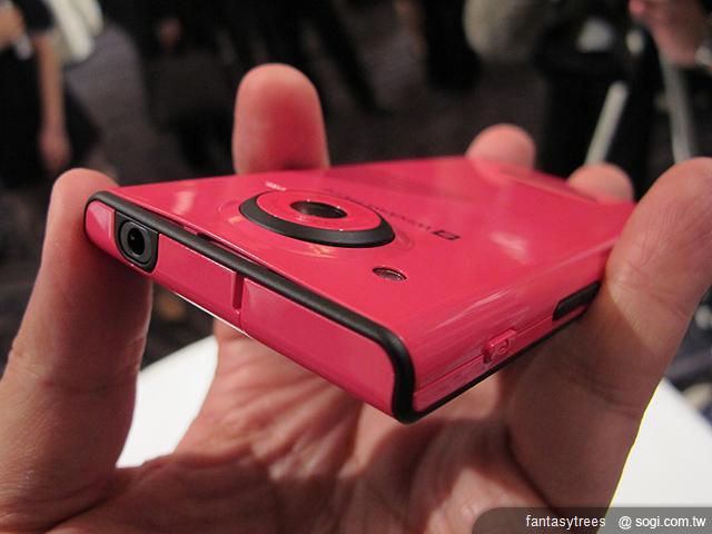 強!首款芒果機TOSHIBA IS12T現身 強!首款芒果機TOSHIBA IS12T現身