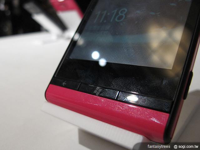 強!首款芒果機TOSHIBA IS12T現身 強!首款芒果機TOSHIBA IS12T現身