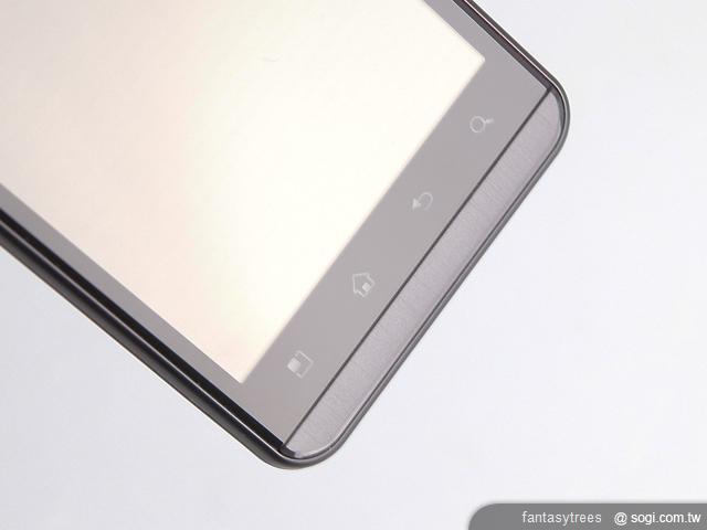 LG Optimus 3D 帶動裸視3D新風潮