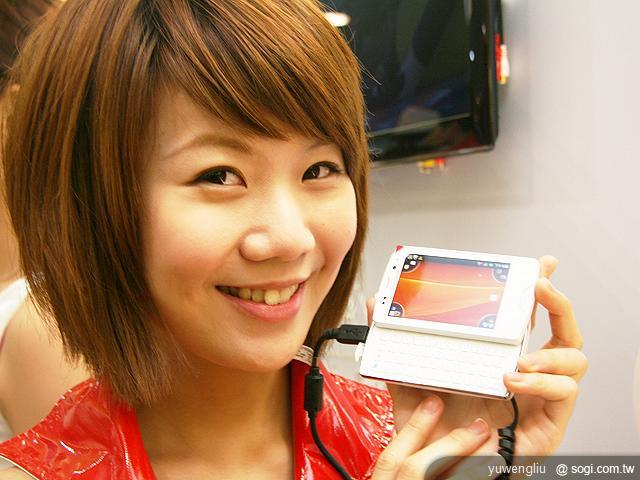 首家數位匯流「神腦數位」門市 站前開幕