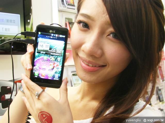 首家數位匯流「神腦數位」門市 站前開幕