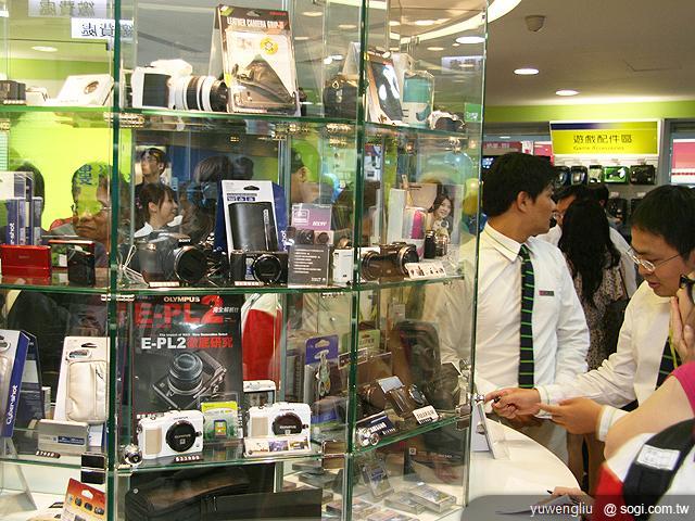 首家數位匯流「神腦數位」門市 站前開幕