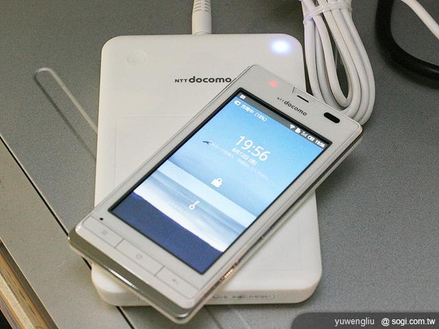 Sharp SH-13C 無線充電日系智慧機