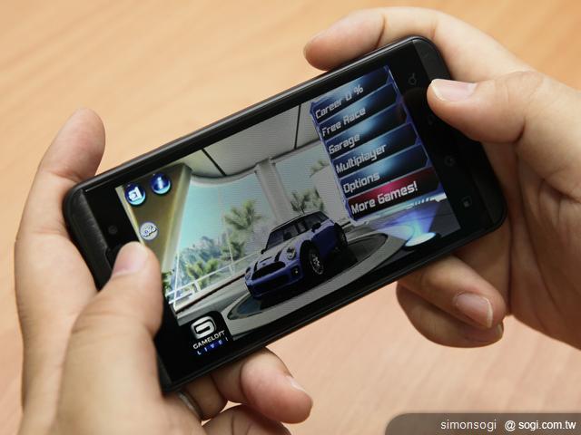 Optimus 3D迎戰EVO 3D 激凸遊戲實測！