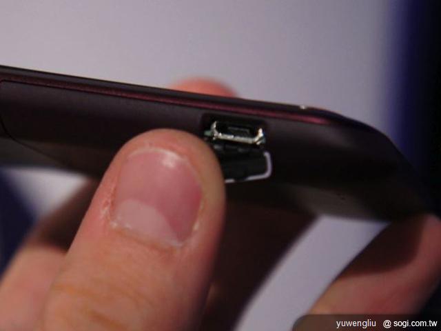 HTC Rhyme旋律機紐約發表!實機動手玩 HTC Rhyme旋律機紐約發表!實機動手玩