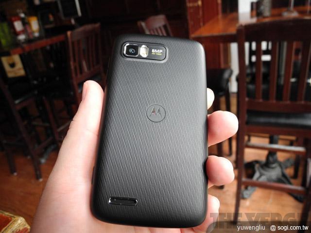 接班人現身 MOTO ATRIX 2實機把玩 接班人現身 MOTO ATRIX 2實機把玩