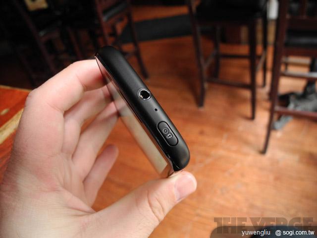 接班人現身 MOTO ATRIX 2實機把玩 接班人現身 MOTO ATRIX 2實機把玩