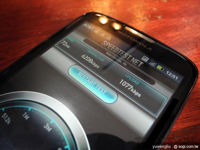 接班人現身 MOTO ATRIX 2實機把玩 接班人現身 MOTO ATRIX 2實機把玩