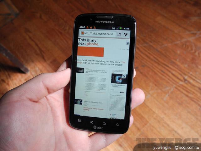 接班人現身 MOTO ATRIX 2實機把玩 接班人現身 MOTO ATRIX 2實機把玩