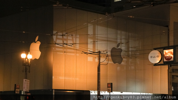 Steve Jobs上雲端後的Apple Store Steve Jobs上雲端後的Apple Store