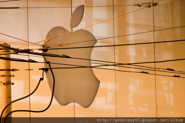 Steve Jobs上雲端後的Apple Store Steve Jobs上雲端後的Apple Store