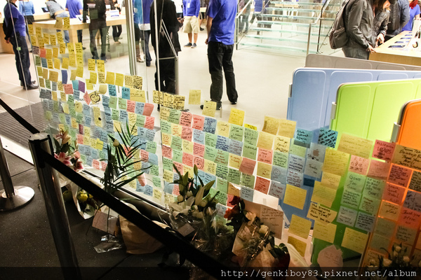 Steve Jobs上雲端後的Apple Store Steve Jobs上雲端後的Apple Store