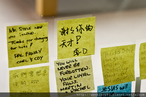 Steve Jobs上雲端後的Apple Store Steve Jobs上雲端後的Apple Store