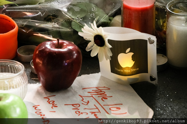 Steve Jobs上雲端後的Apple Store Steve Jobs上雲端後的Apple Store