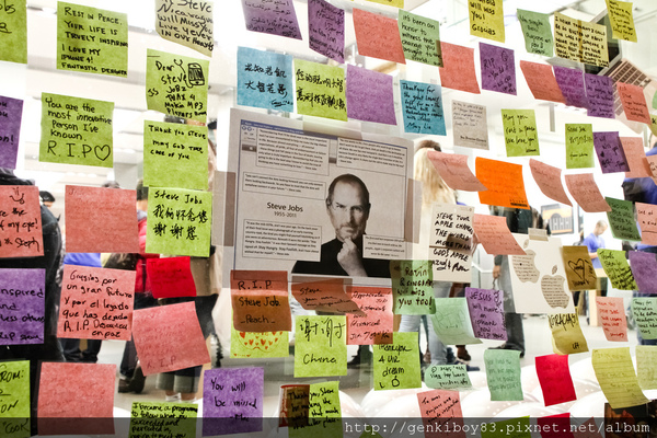 Steve Jobs上雲端後的Apple Store Steve Jobs上雲端後的Apple Store