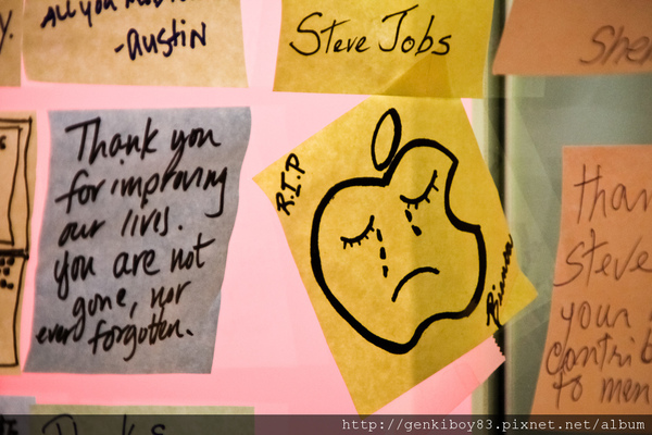 Steve Jobs上雲端後的Apple Store Steve Jobs上雲端後的Apple Store