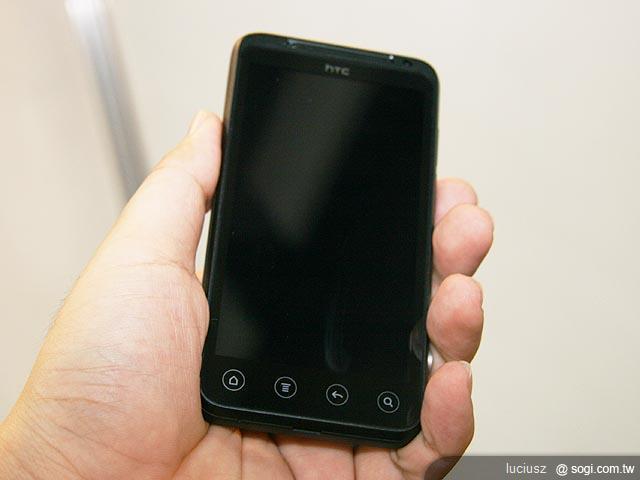 HTC EVO 3D 裸視3D攝錄王者