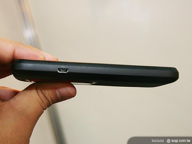 HTC EVO 3D 裸視3D攝錄王者