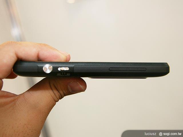 HTC EVO 3D 裸視3D攝錄王者