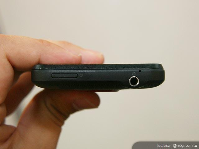 HTC EVO 3D 裸視3D攝錄王者