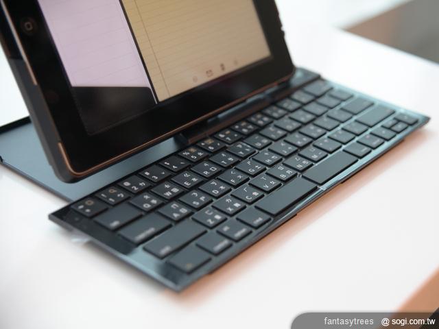 羅技推週邊配件 iPad 2變身變形平板