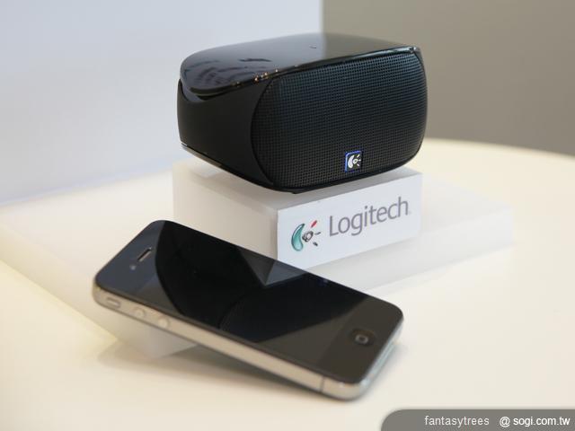 羅技推週邊配件 iPad 2變身變形平板