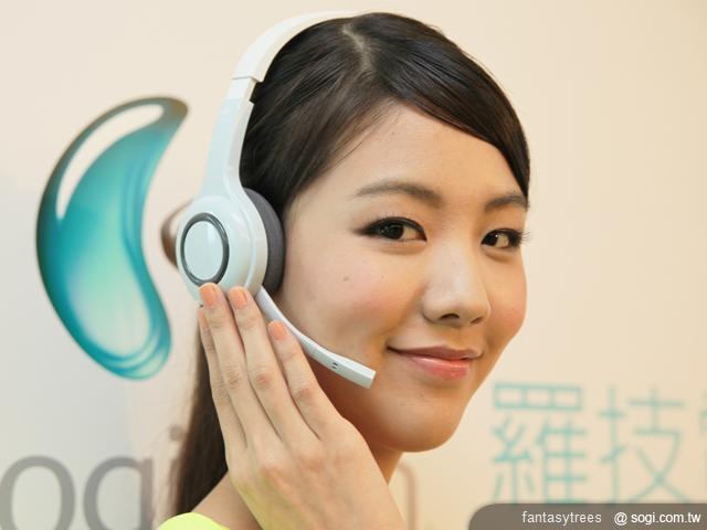 羅技推週邊配件 iPad 2變身變形平板