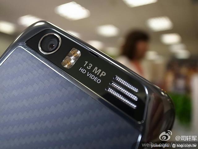 MOTO RAZR XT910大陸推1300萬升級版 MOTO RAZR XT910大陸推1300萬升級版