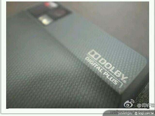 MOTO RAZR XT910大陸推1300萬升級版 MOTO RAZR XT910大陸推1300萬升級版